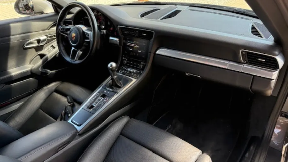 PORSCHE 911 -