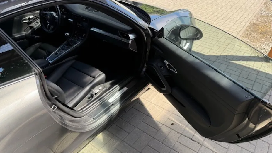 PORSCHE 911 -