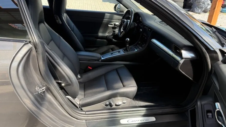 PORSCHE 911 -