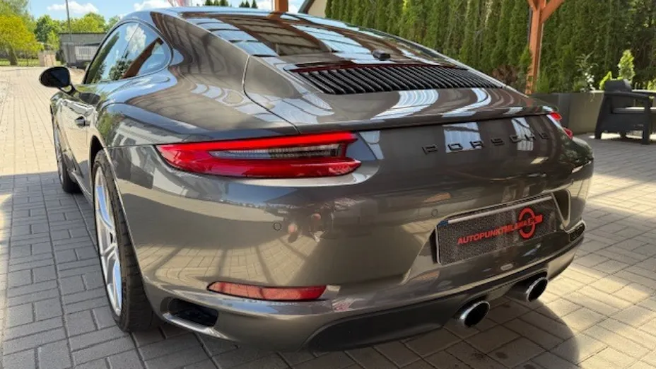 PORSCHE 911 -