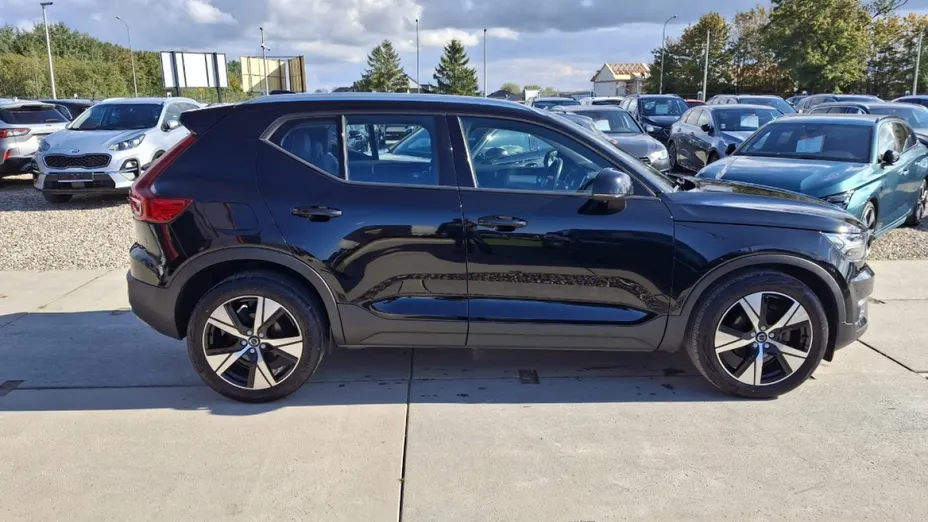 VOLVO XC40 -