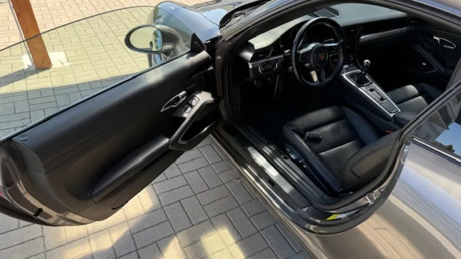 PORSCHE 911 -