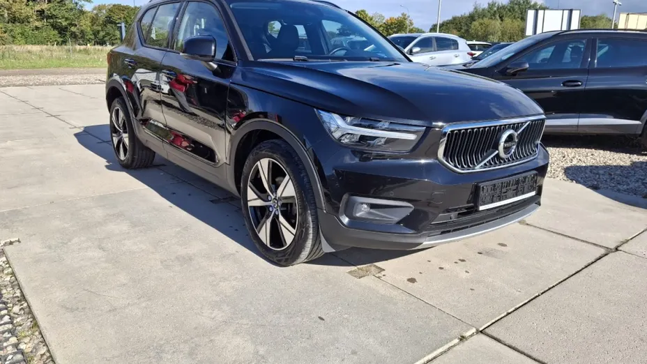VOLVO XC40 -