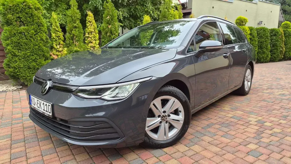 VOLKSWAGEN Golf -