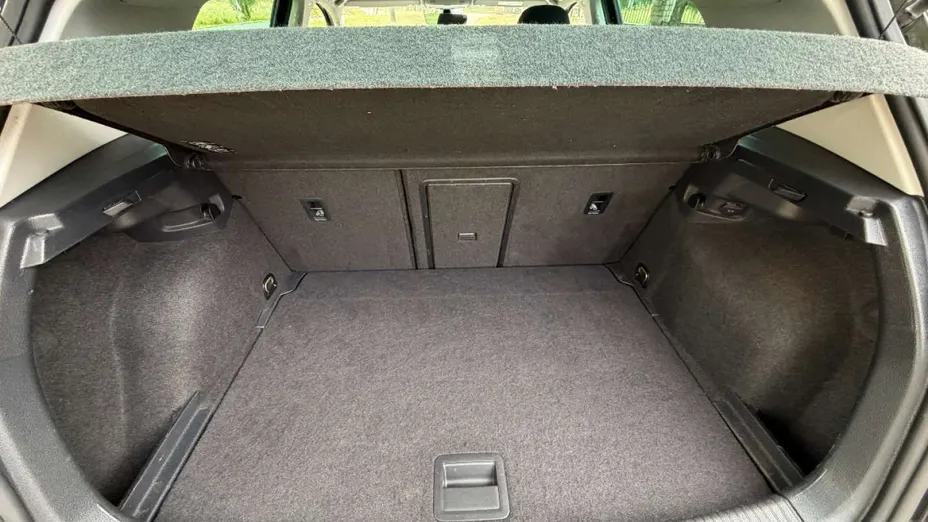 VOLKSWAGEN Golf -