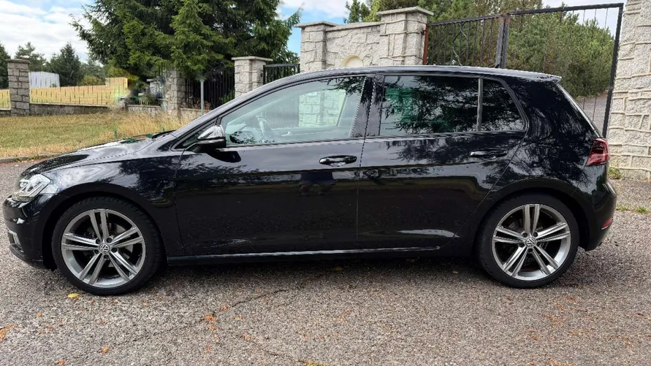 VOLKSWAGEN Golf -