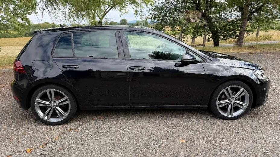 VOLKSWAGEN Golf -