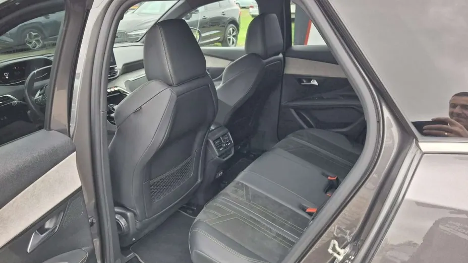 PEUGEOT 3008 -