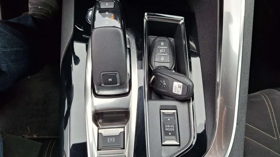 PEUGEOT 3008 -