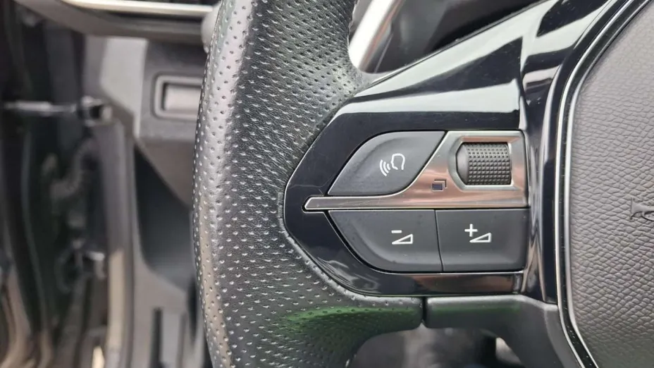 PEUGEOT 3008 -
