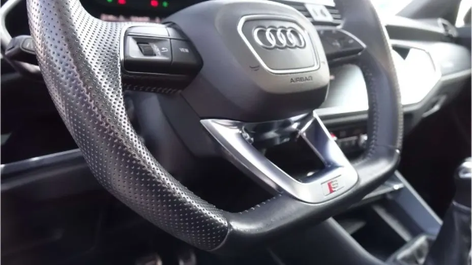 AUDI Q3 -
