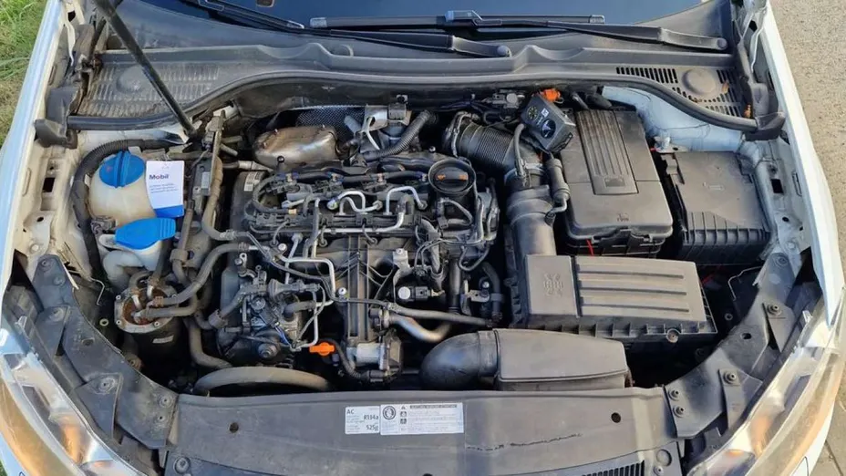 VOLKSWAGEN Golf -