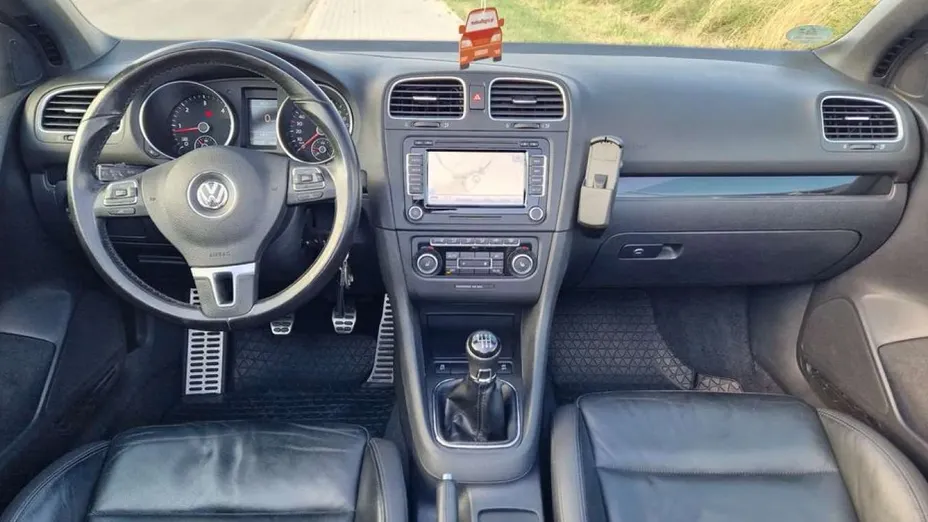 VOLKSWAGEN Golf -