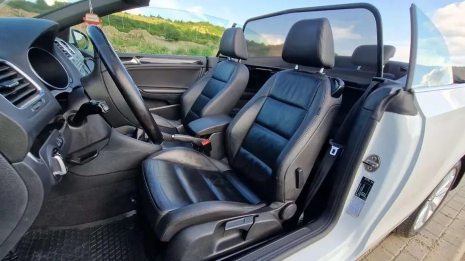 VOLKSWAGEN Golf -