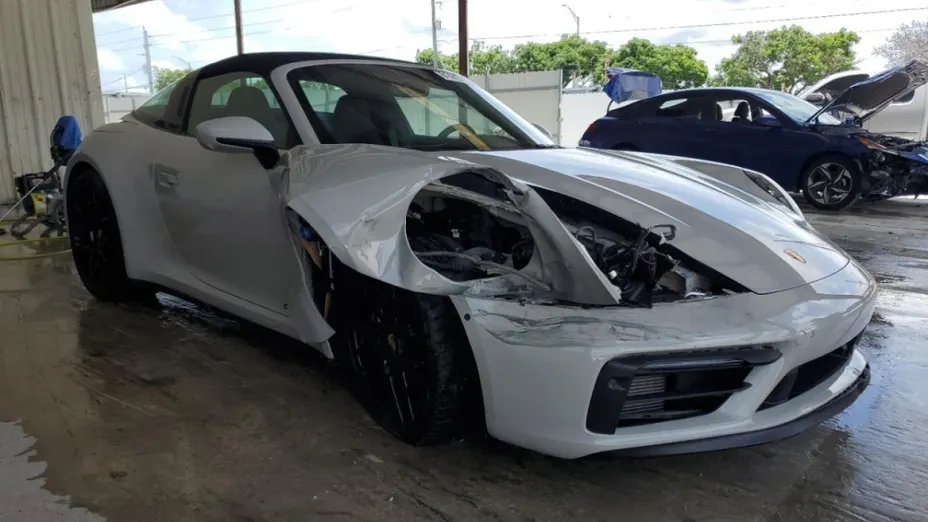 PORSCHE 911 -