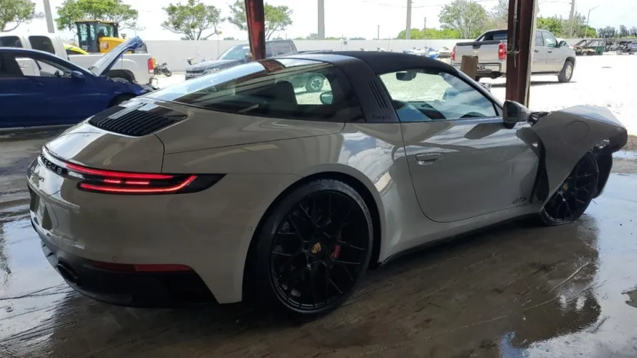PORSCHE 911 -