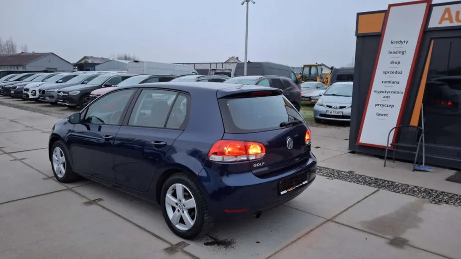 VOLKSWAGEN Golf -