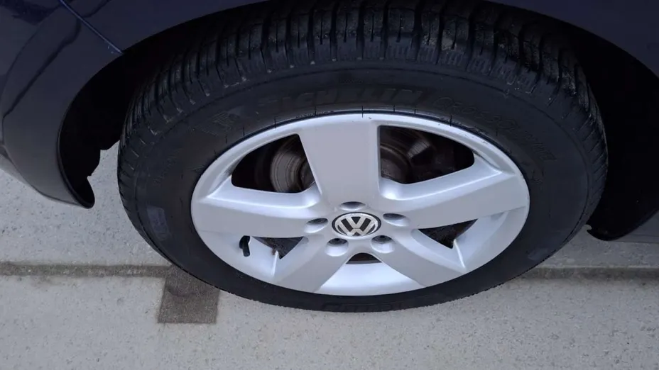 VOLKSWAGEN Golf -
