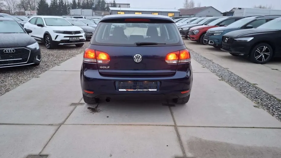 VOLKSWAGEN Golf -