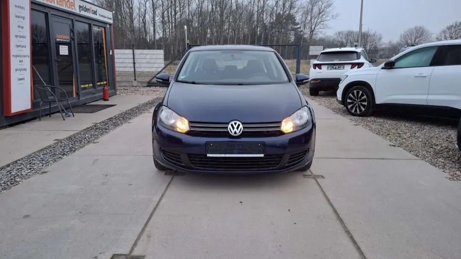 VOLKSWAGEN Golf -