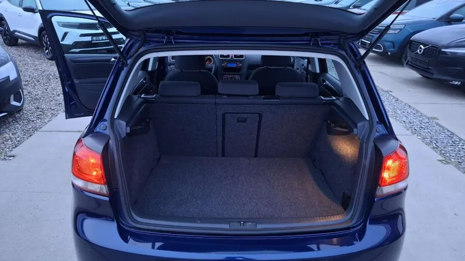 VOLKSWAGEN Golf -