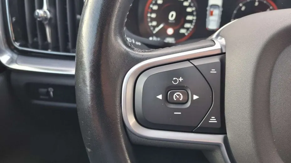 VOLVO V60 -