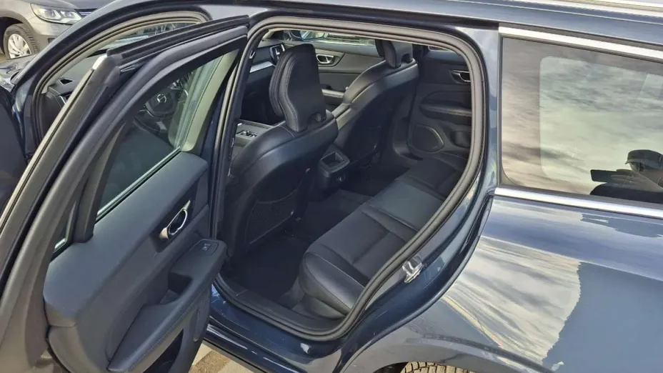 VOLVO V60 -
