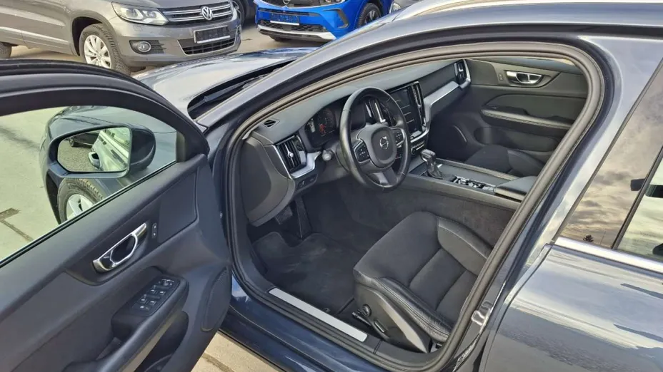 VOLVO V60 -