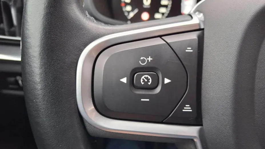VOLVO V60 -