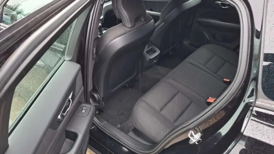 VOLVO V60 -