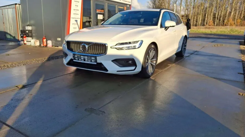 VOLVO V60 -