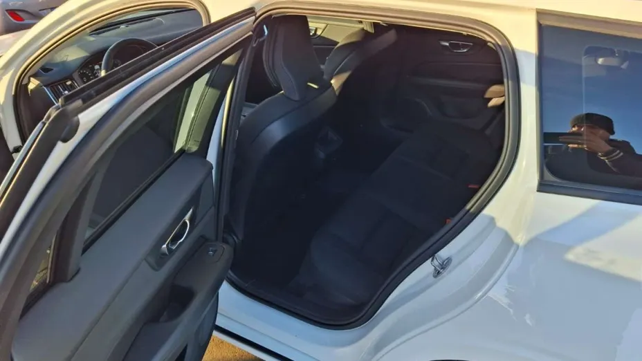 VOLVO V60 -