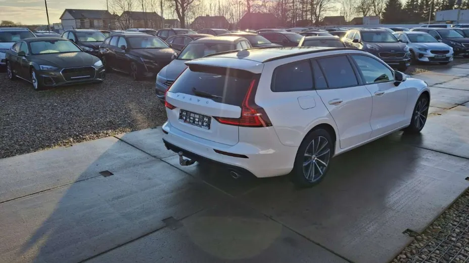 VOLVO V60 -