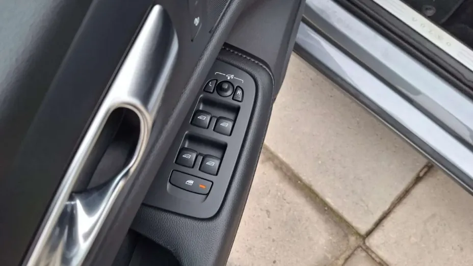VOLVO V60 -