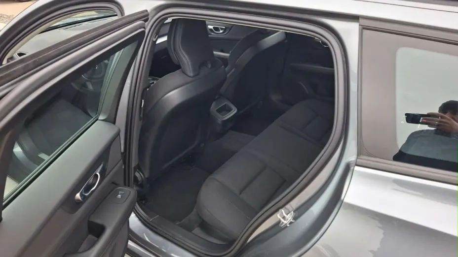 VOLVO V60 -