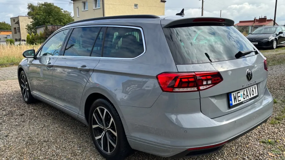 VOLKSWAGEN Passat -