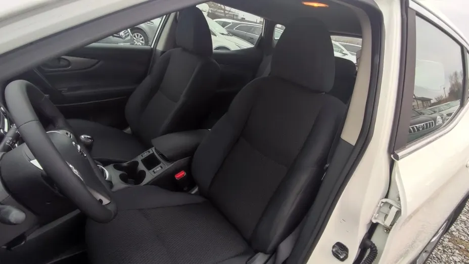 NISSAN Qashqai -