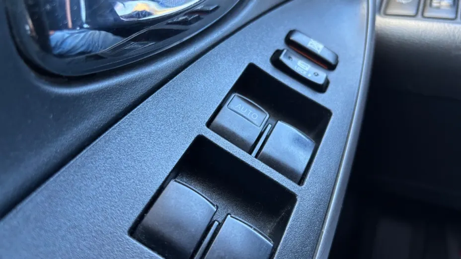 TOYOTA RAV4 -