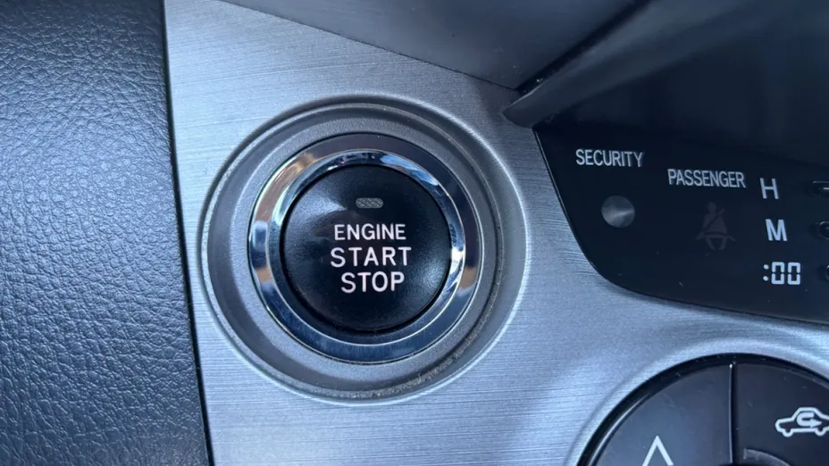 TOYOTA RAV4 -