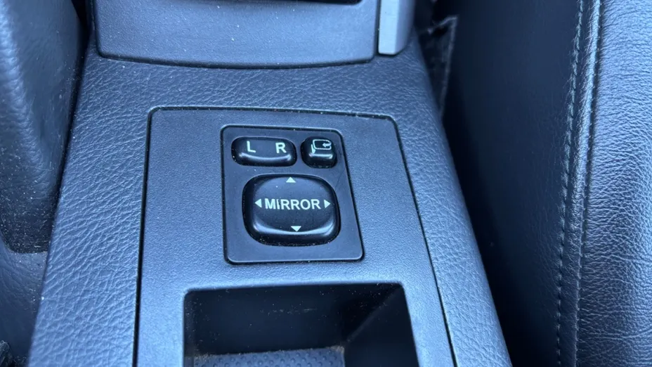 TOYOTA RAV4 -
