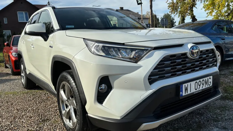 TOYOTA RAV4 -