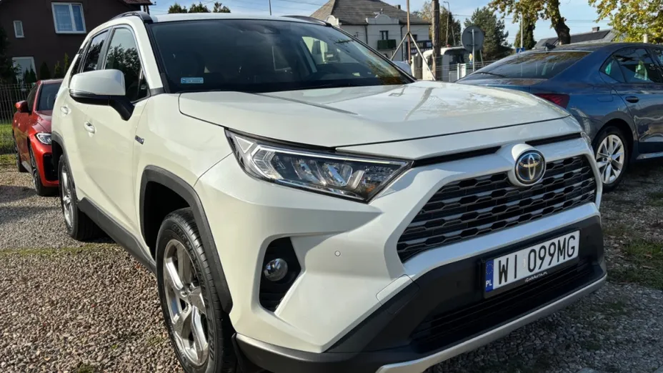 TOYOTA RAV4 -