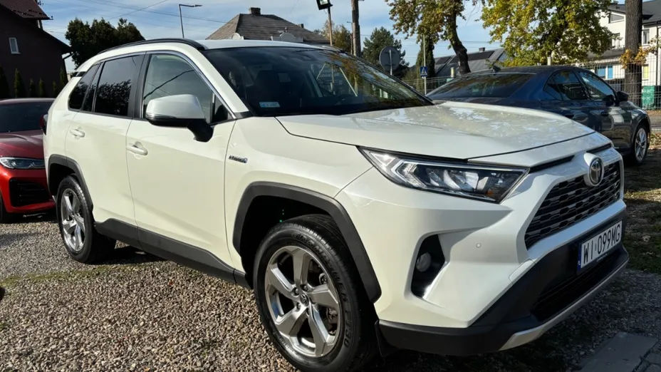 TOYOTA RAV4 -