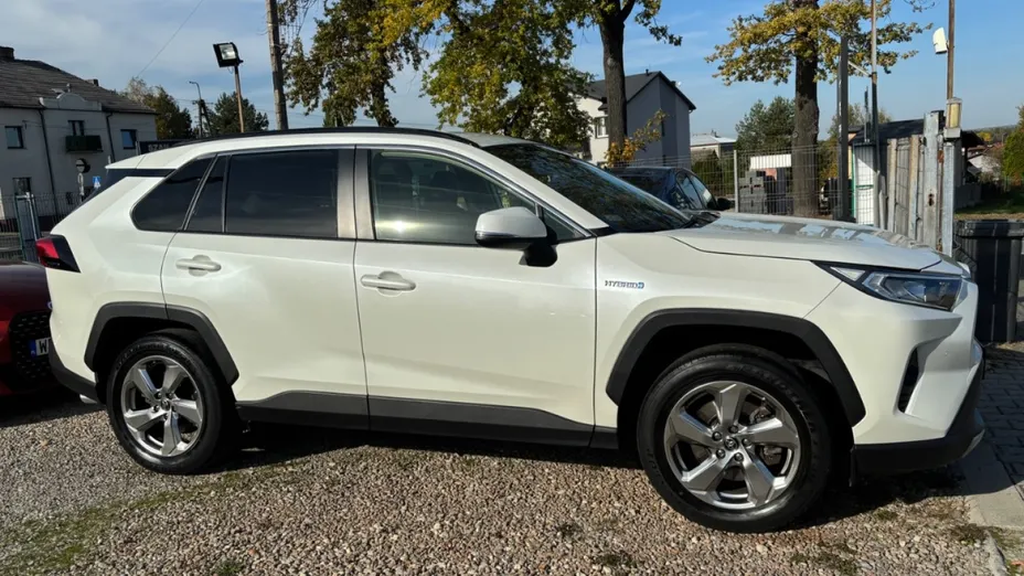 TOYOTA RAV4 -