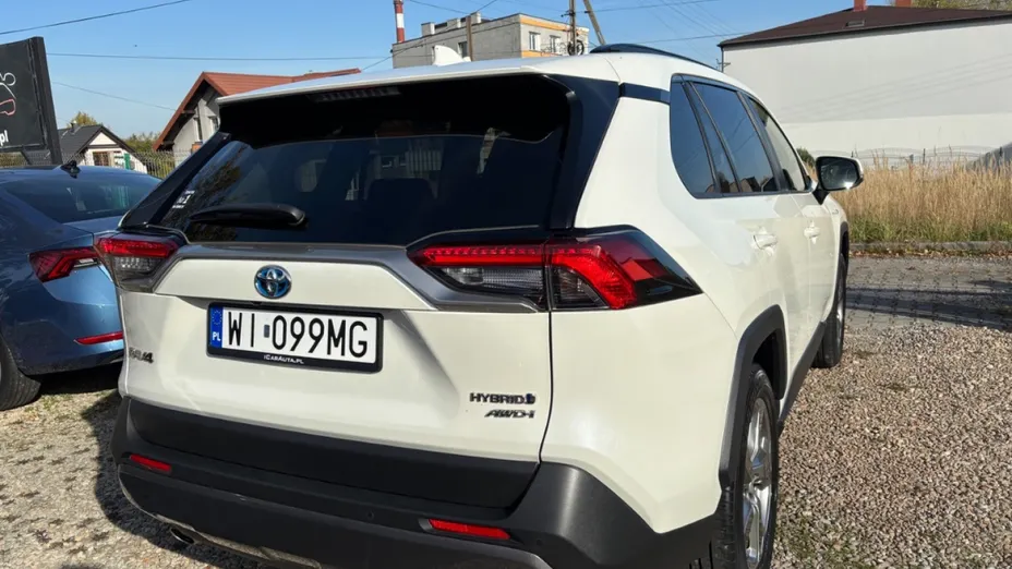 TOYOTA RAV4 -