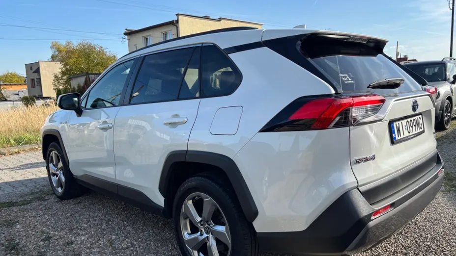 TOYOTA RAV4 -