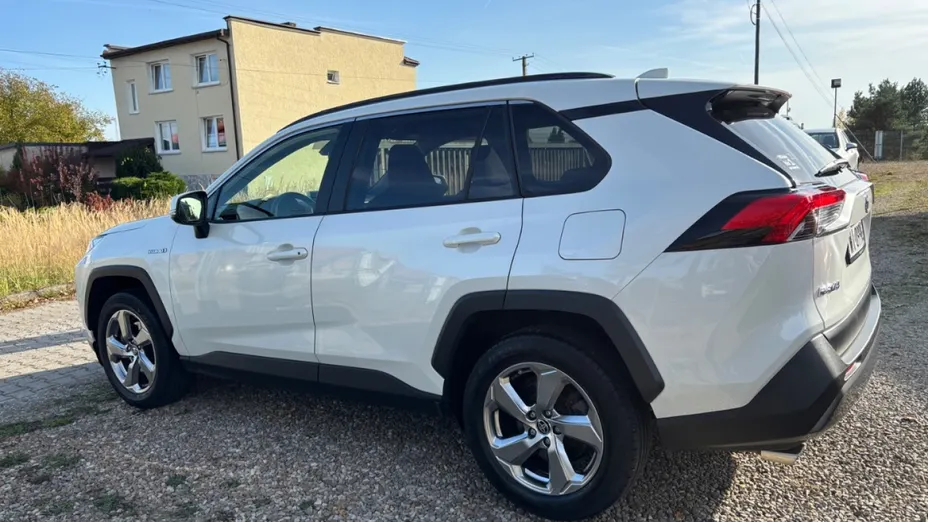 TOYOTA RAV4 -