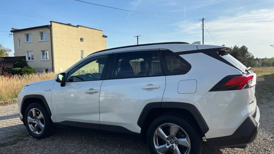 TOYOTA RAV4 -
