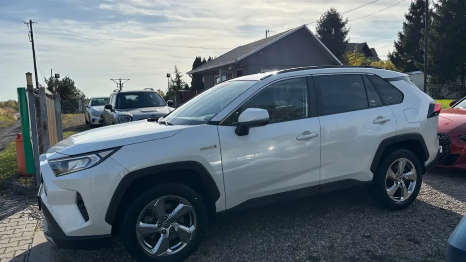 TOYOTA RAV4 -