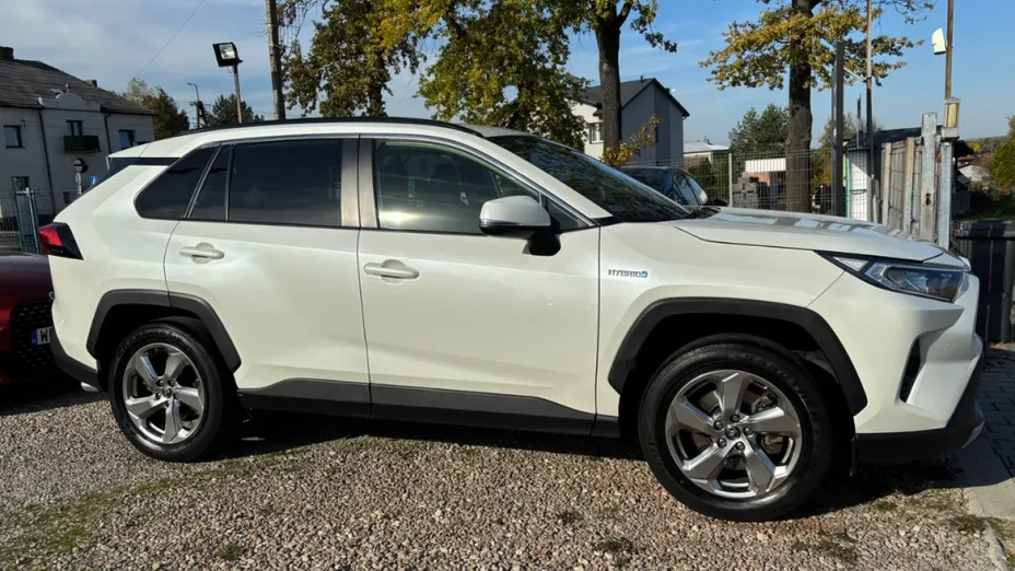 TOYOTA RAV4 -